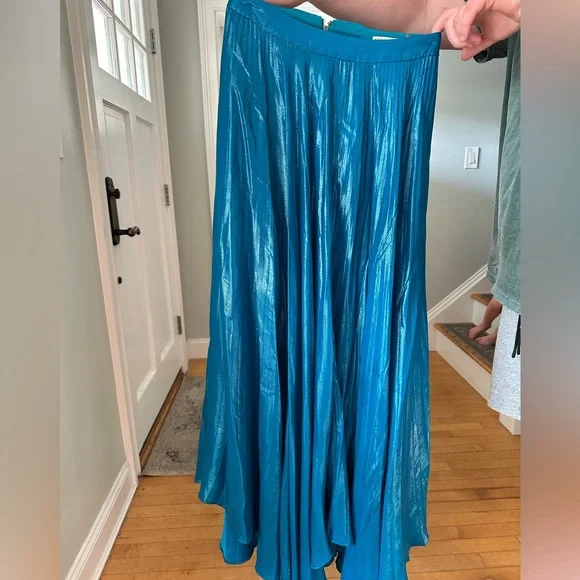 Alice + Olivia Blue Metallic Pleated Skirt - Size 6 - Picture 6 of 9